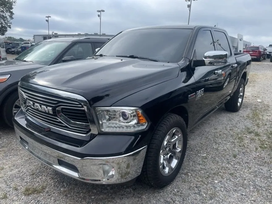 2019 Ram 1500 Classic Laramie photo 1