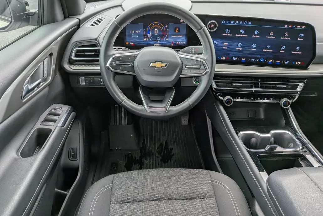 2024 Chevrolet Traverse LS photo 1