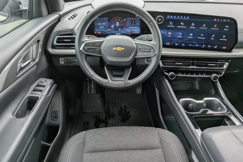 2024 Chevrolet Traverse LS photo 1