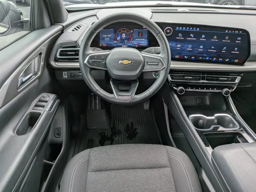 2024 Chevrolet Traverse LS photo 1