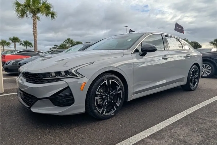 2022 Kia K5 GT-Line photo 1