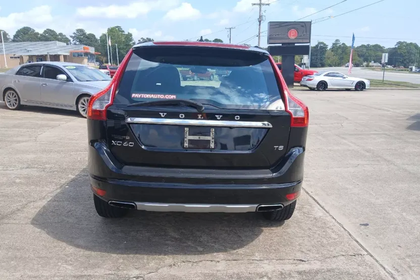 2016 Volvo XC60 T5 Drive-E photo 1