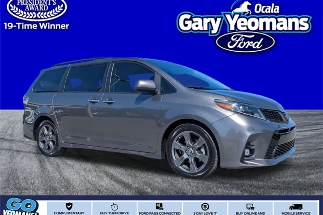2019 Toyota Sienna SE photo 1