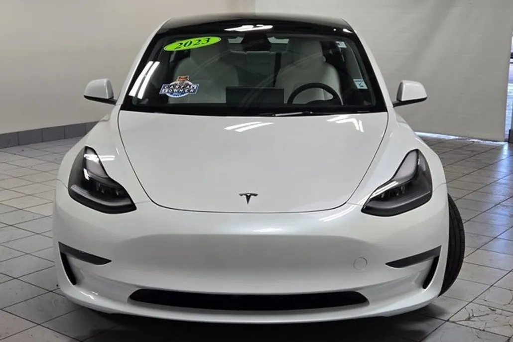 2023 Tesla Model 3 photo 1