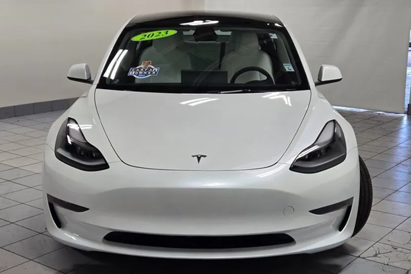 2023 Tesla Model 3 photo 1