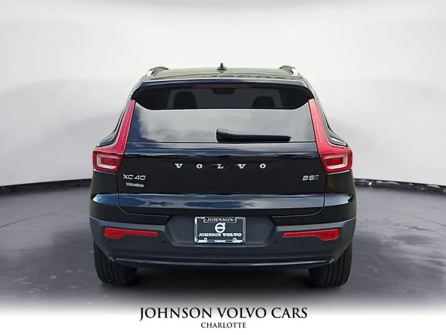 2026 Volvo XC40 Plus photo 1