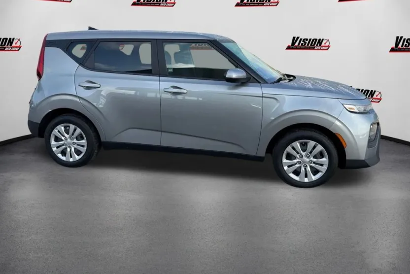 2022 Kia Soul LX photo 1