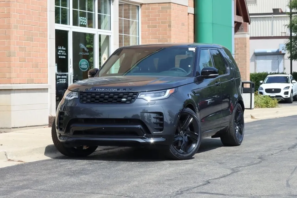 2024 Land Rover Discovery SE photo 1