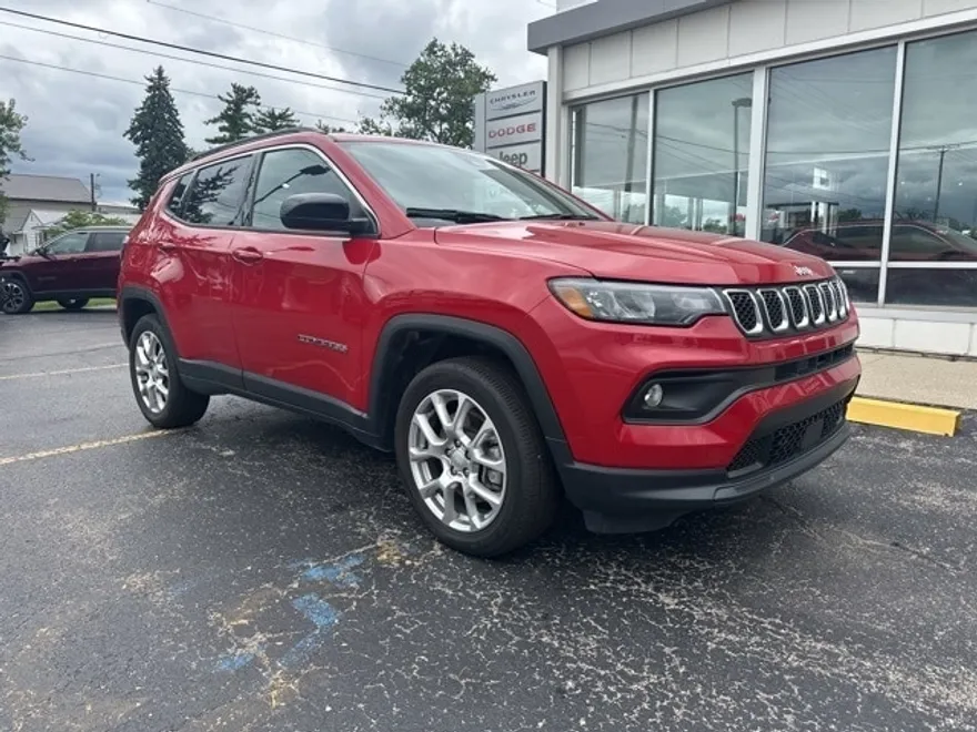 2023 Jeep Compass Latitude Lux photo 1