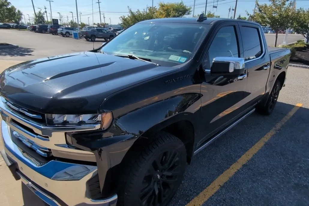 2022 Chevrolet Silverado 1500 LTZ photo 1