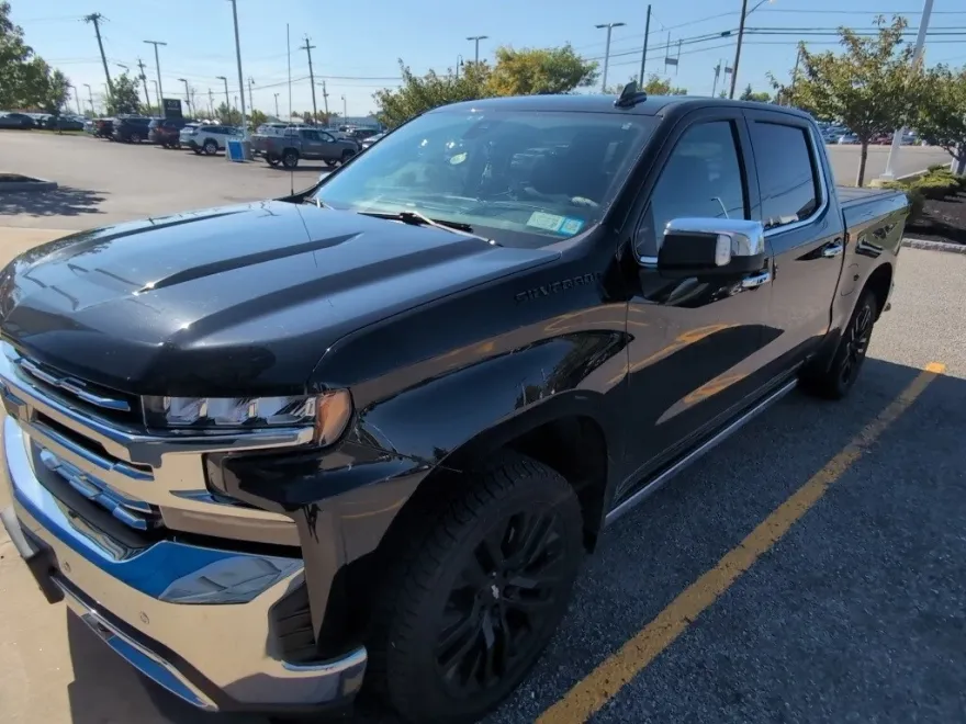 2022 Chevrolet Silverado 1500 LTZ photo 1
