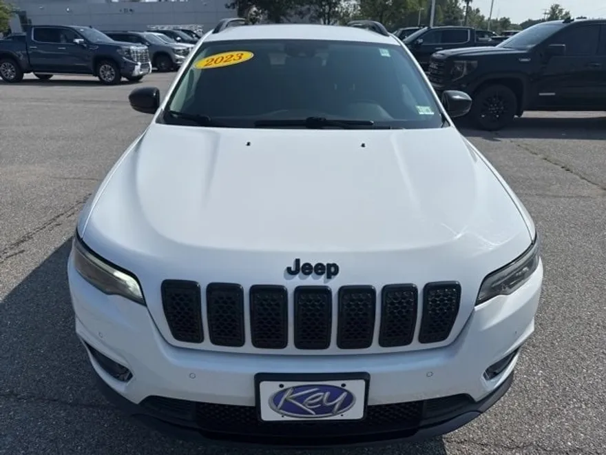2023 Jeep Cherokee Altitude Lux photo 1