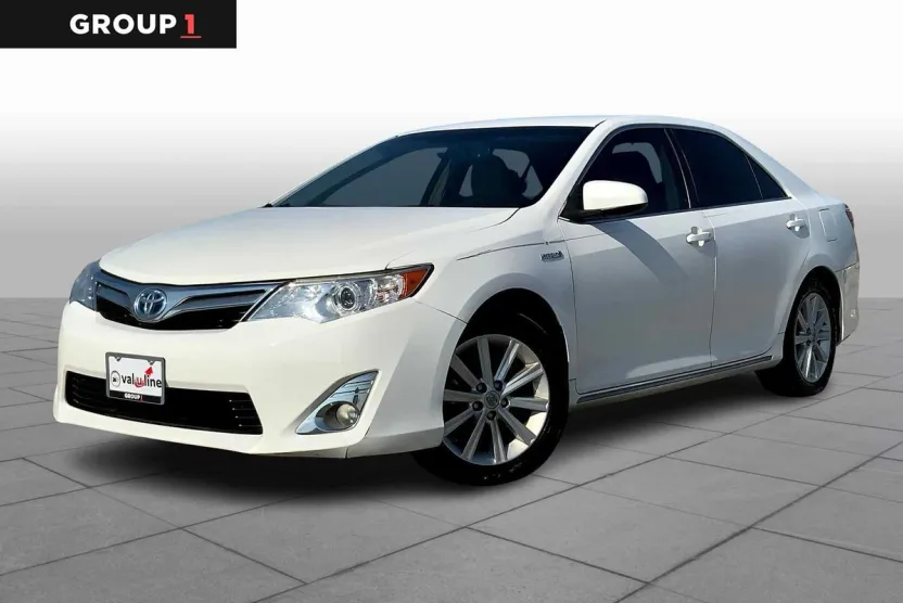 2014 Toyota Camry Hybrid XLE photo 1