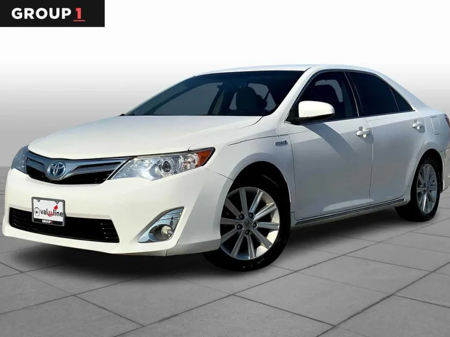 2014 Toyota Camry Hybrid XLE photo 1