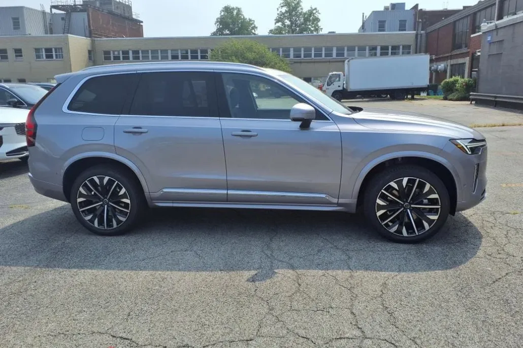 2026 Volvo XC90 B5 Plus photo 1