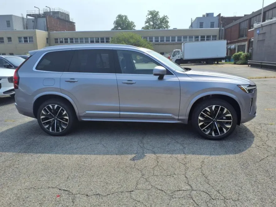 2026 Volvo XC90 B5 Plus photo 1