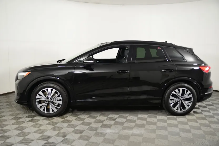 2025 Audi Q4 E-tron Premium Plus photo 1