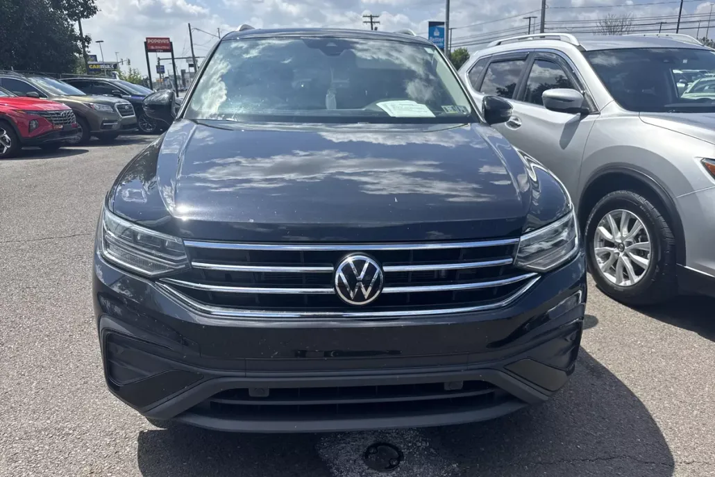 2022 Volkswagen Tiguan SE photo 1