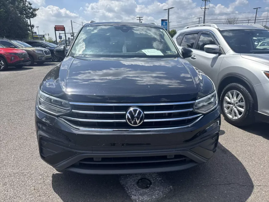 2022 Volkswagen Tiguan SE photo 1