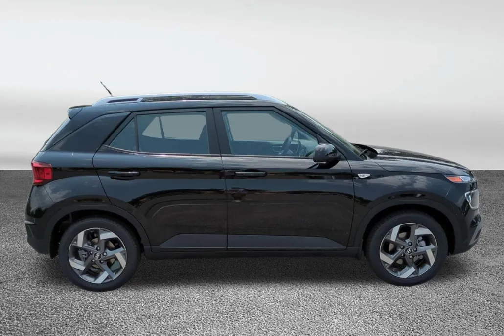 2025 Hyundai Venue SEL photo 1