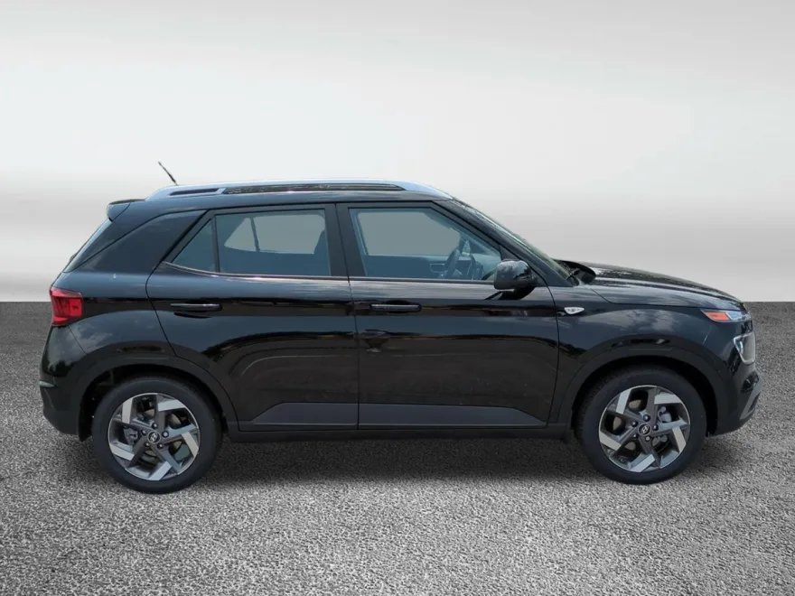 2025 Hyundai Venue SEL photo 1