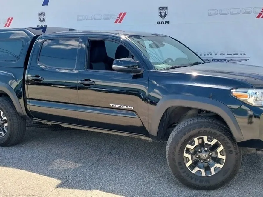 2023 Toyota Tacoma V6 photo 1