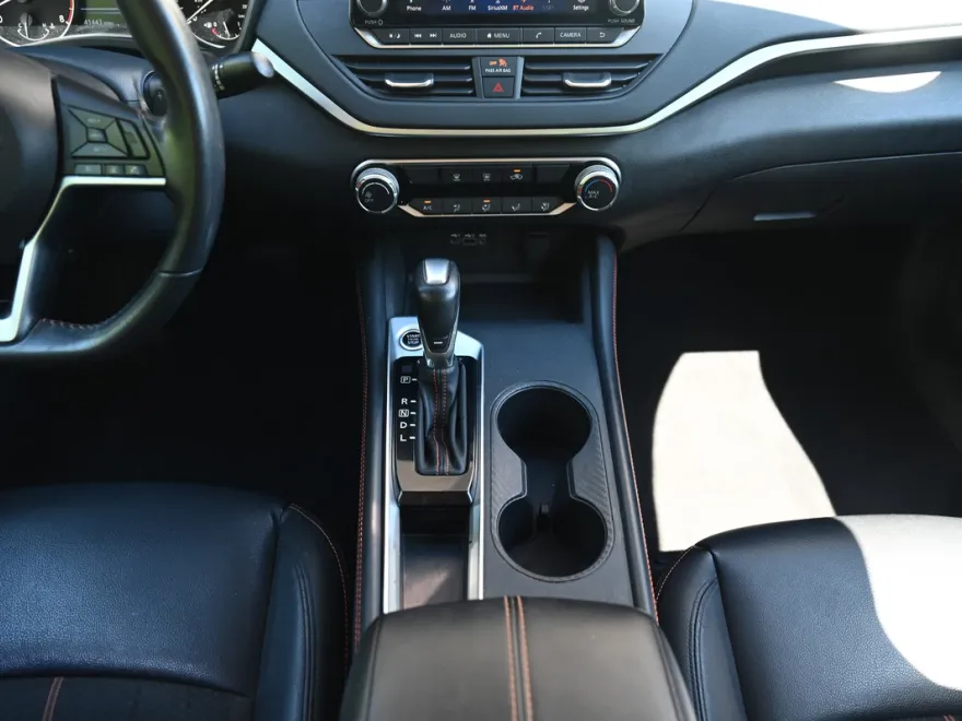 2022 Nissan Altima 2.5 SR photo 1
