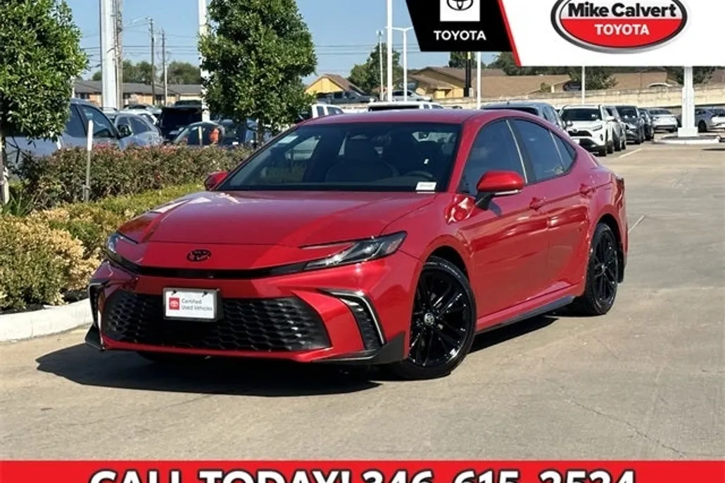 2025 Toyota Camry SE photo 1