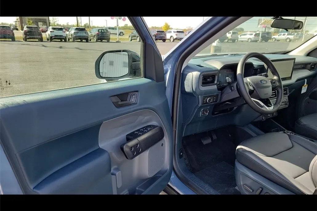 2025 Ford Maverick Lariat photo 1