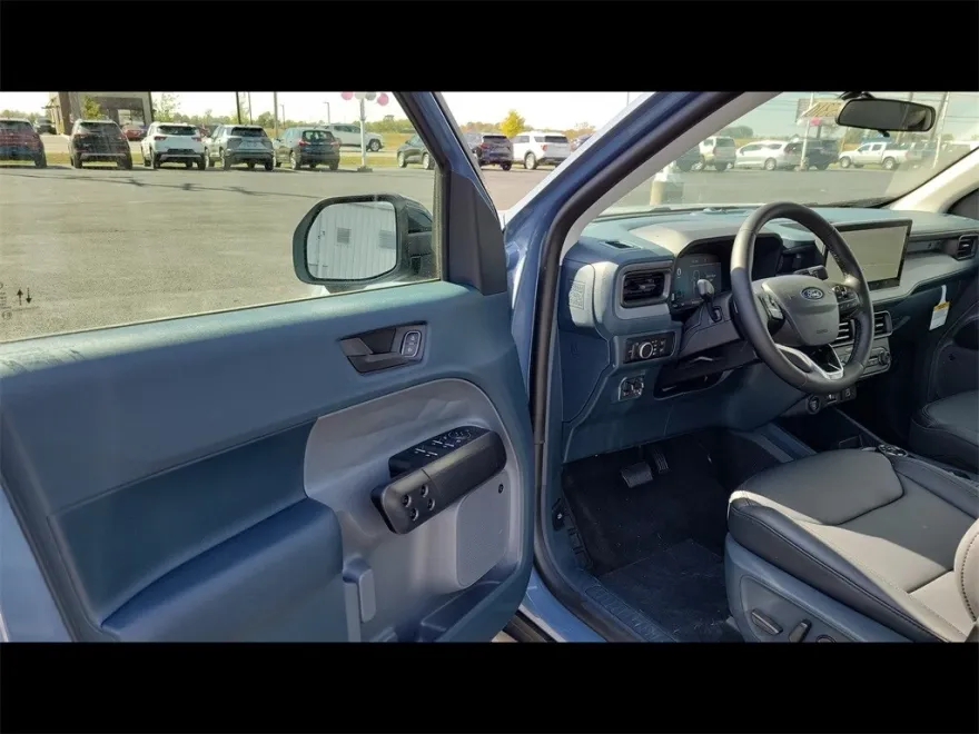 2025 Ford Maverick Lariat photo 1