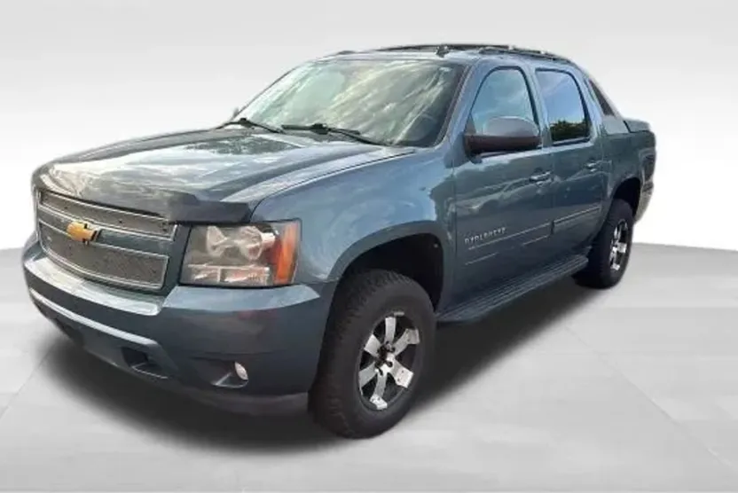 2011 Chevrolet Avalanche LT photo 1