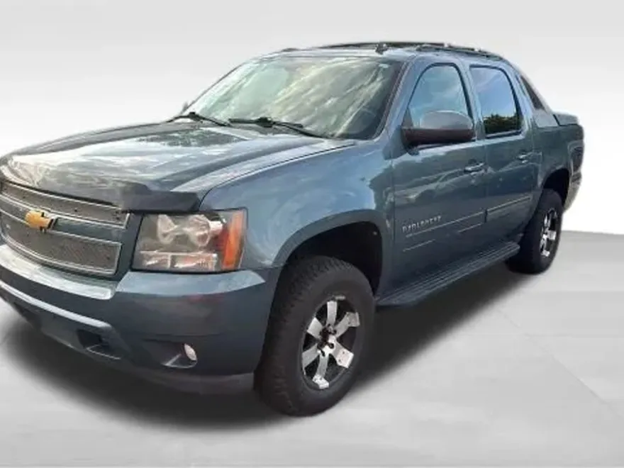 2011 Chevrolet Avalanche LT photo 1