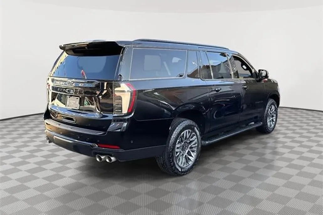 2025 Chevrolet Suburban Z71 photo 1