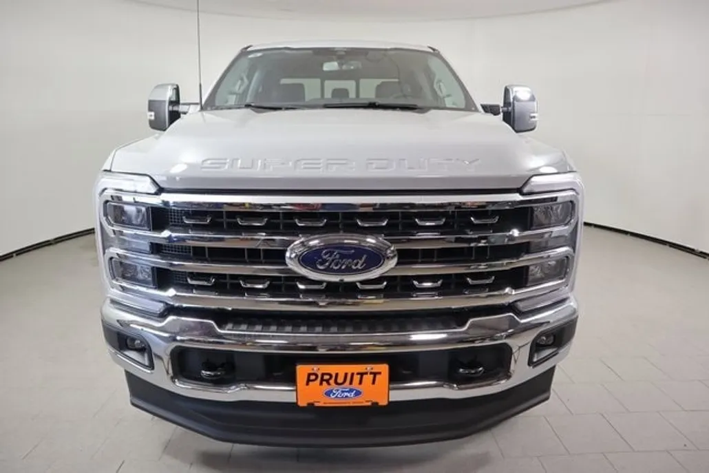 2025 Ford F-250 Lariat photo 1
