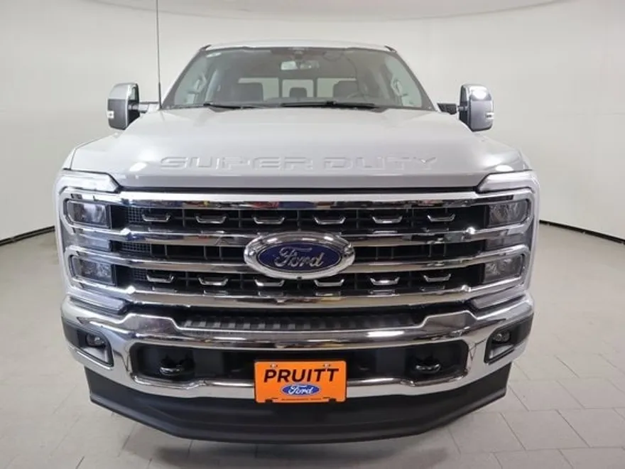 2025 Ford F-250 Lariat photo 1