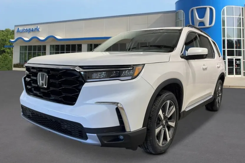 2025 Honda Pilot Touring photo 1