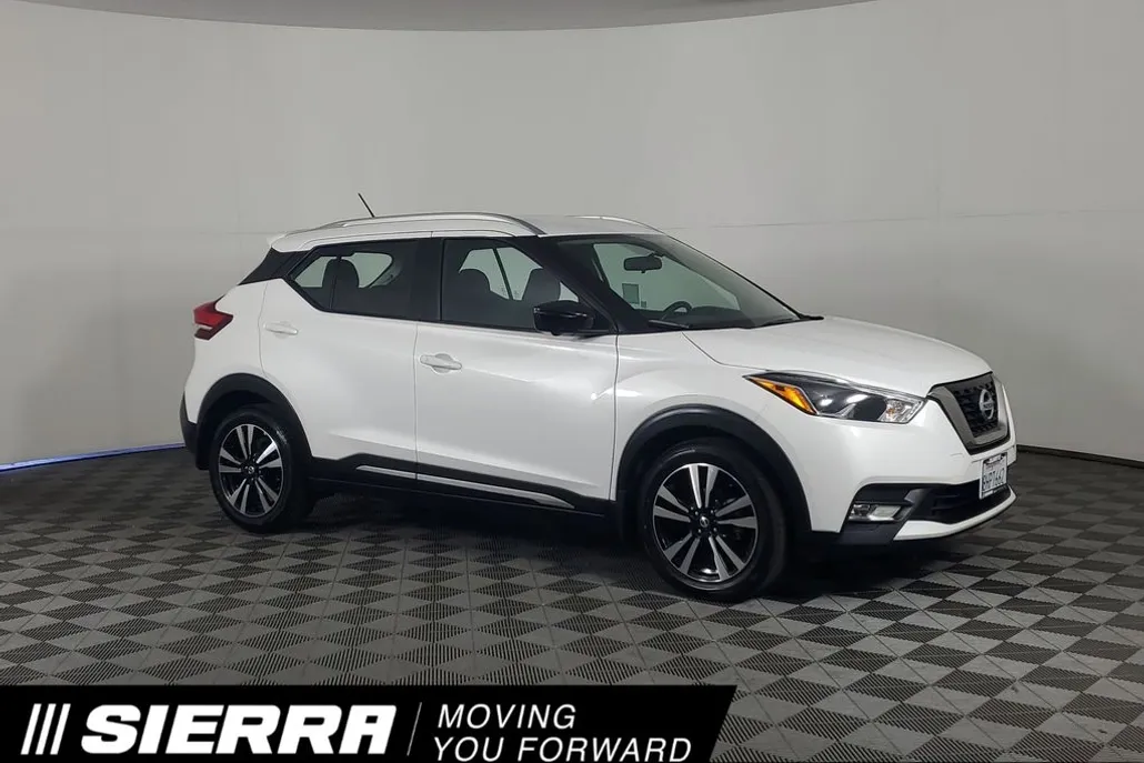 2018 Nissan Kicks SR photo 1