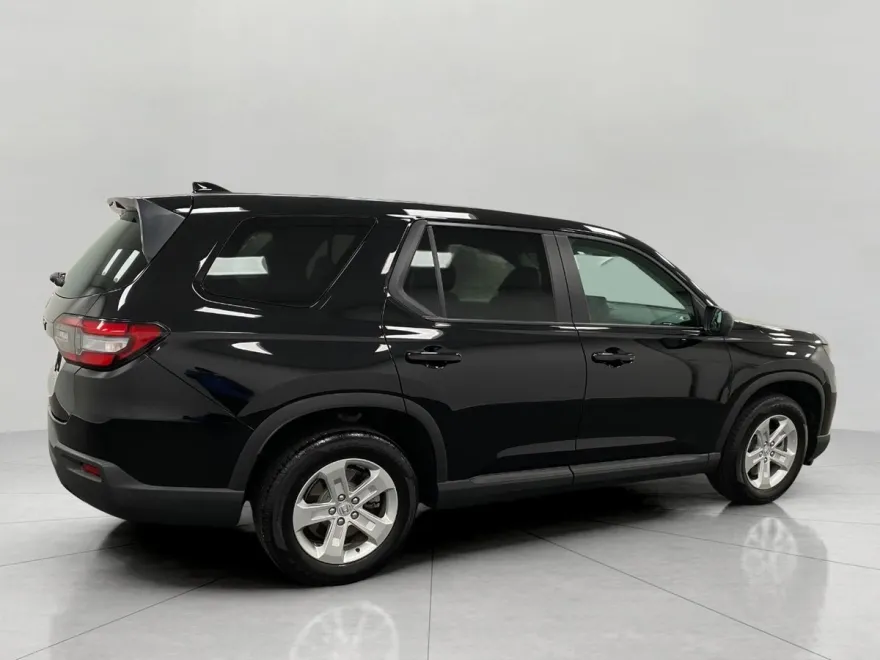 2023 Honda Pilot LX photo 1