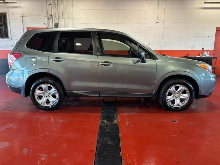 2014 Subaru Forester 2.5i photo 1