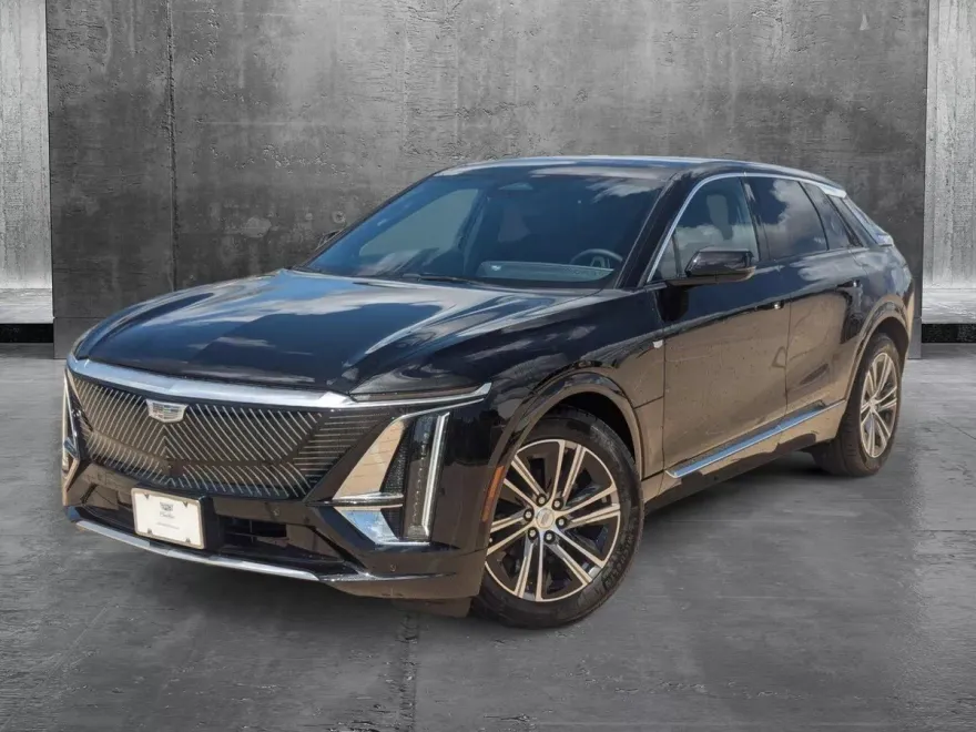 2024 Cadillac Lyriq Luxury photo 1
