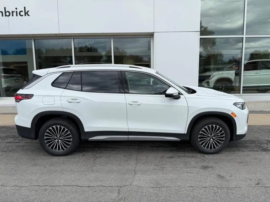 2025 Volkswagen Tiguan S photo 1