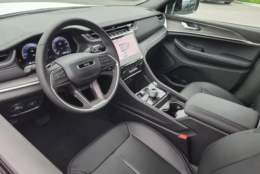 2025 Jeep Grand Cherokee Limited photo 1