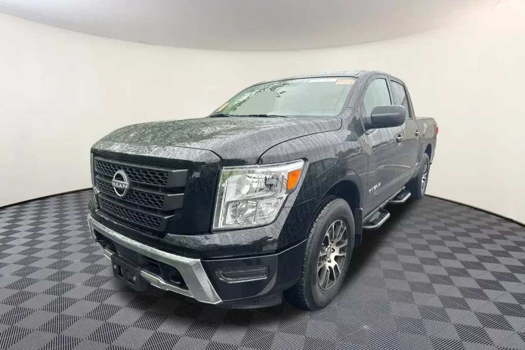 2023 Nissan Titan SV photo 1