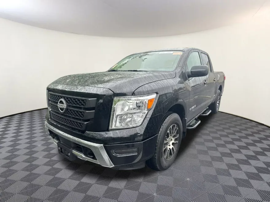 2023 Nissan Titan SV photo 1