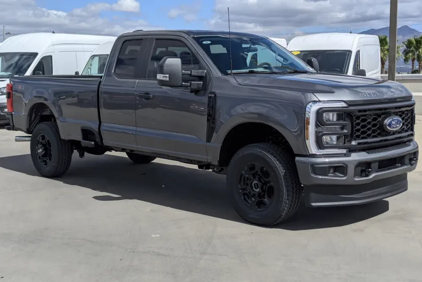 2025 Ford F-350 photo 1