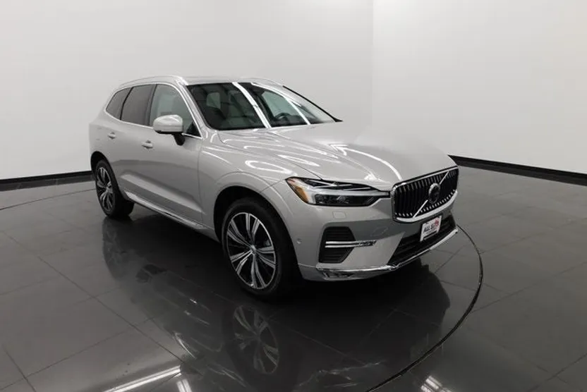 2022 Volvo XC60 B5 Inscription photo 1