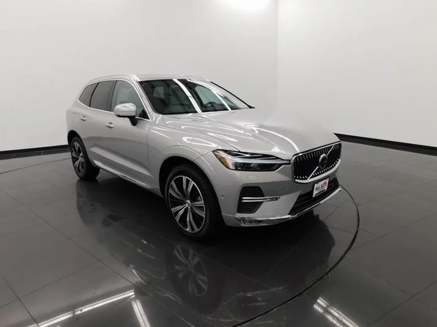 2022 Volvo XC60 B5 Inscription photo 1