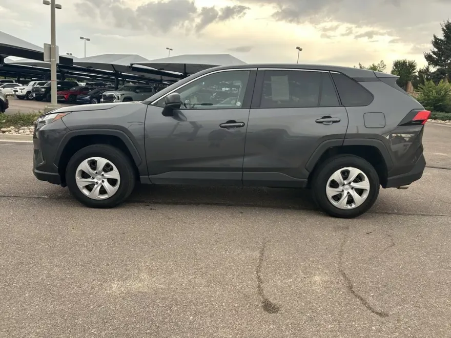 2024 Toyota RAV4 LE photo 1
