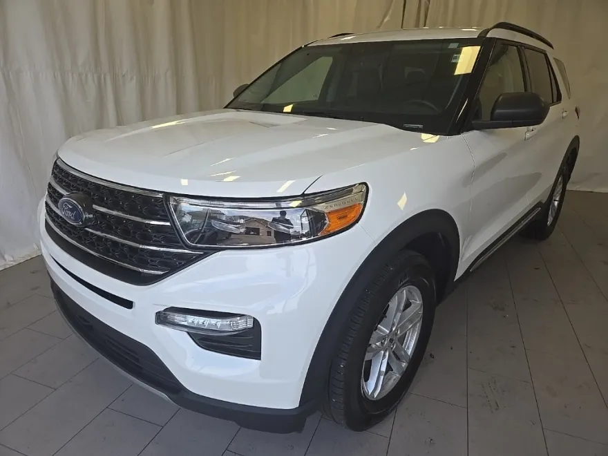 2023 Ford Explorer XLT photo 1