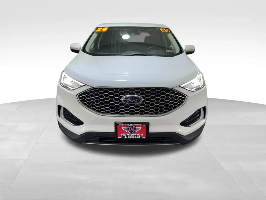 2024 Ford Edge SEL photo 2